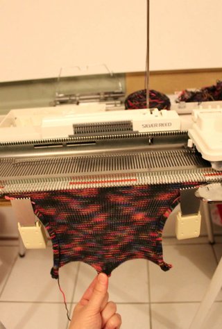 Machine à tricoter: premiers échantillons - La Bobine