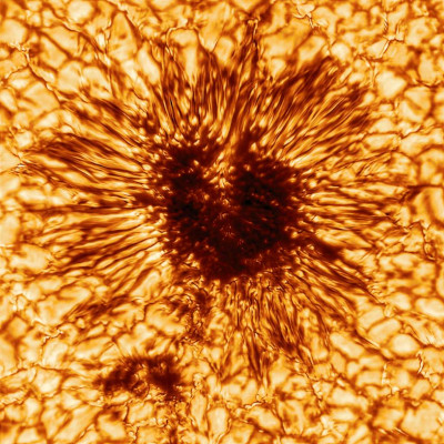 Tâche solaire photographiée par le télescope Inouye