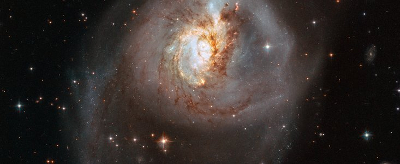 Galaxie NGC 3256, résultat de la collision de 2 galaxies spirales depuis 500 millions d'années environ