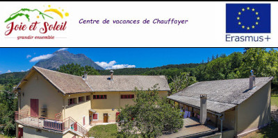 Logo du centre de vacances de Chauffayer avec vue d'ensemble
