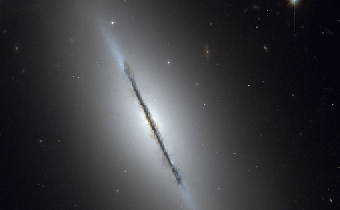 La galaxie lenticulaire NGC 5866 dite 'du Fuseau'