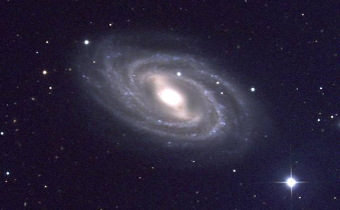 la galaxie spirale barrée NGC 3992