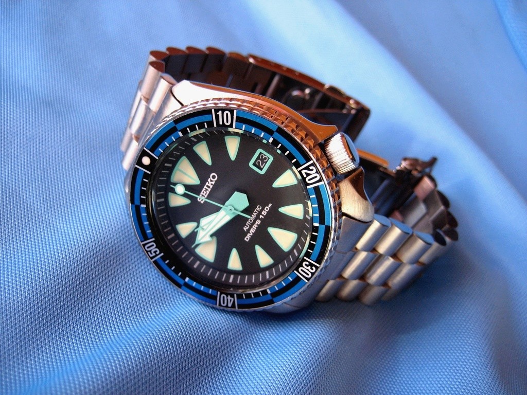 Seiko 7002 vs SKX cases | The Watch Site